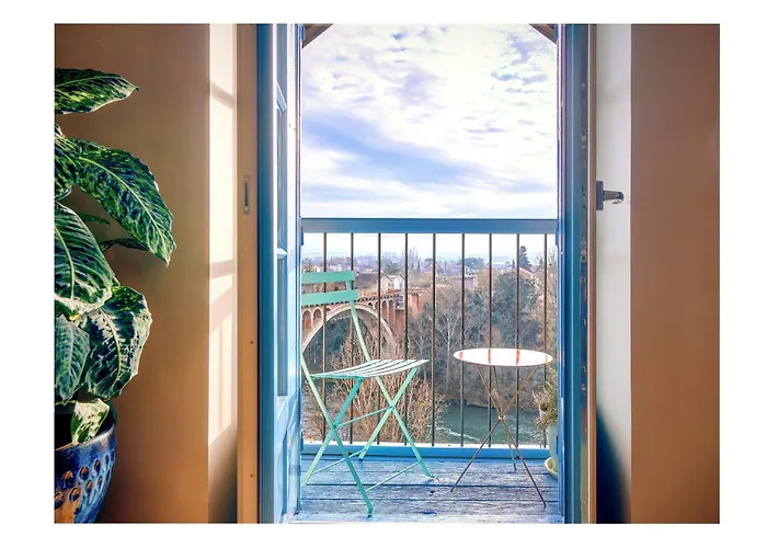 Le Petit Balcon Bleu